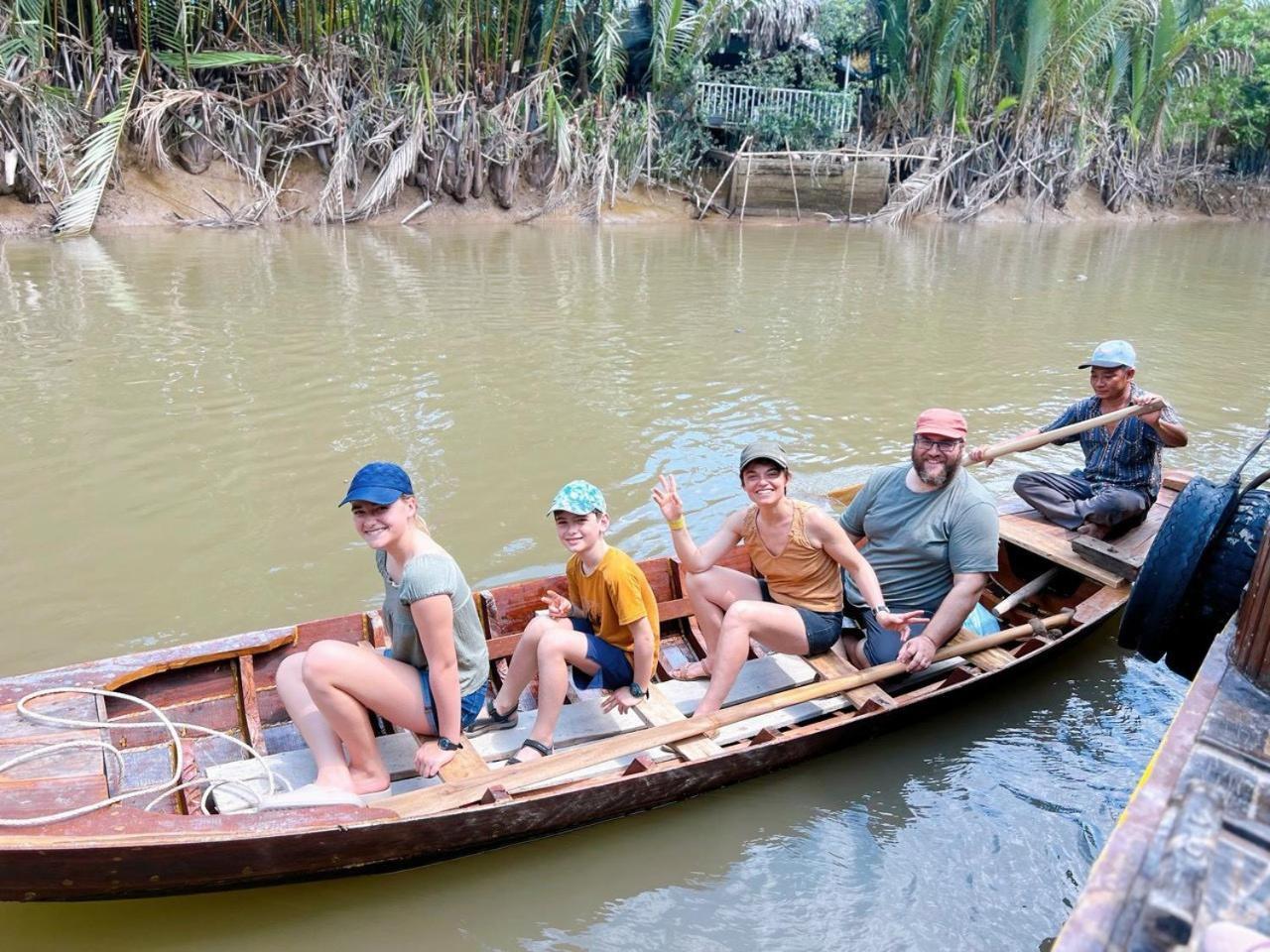 Hide Away Bungalows In Ben Tre City Exterior foto